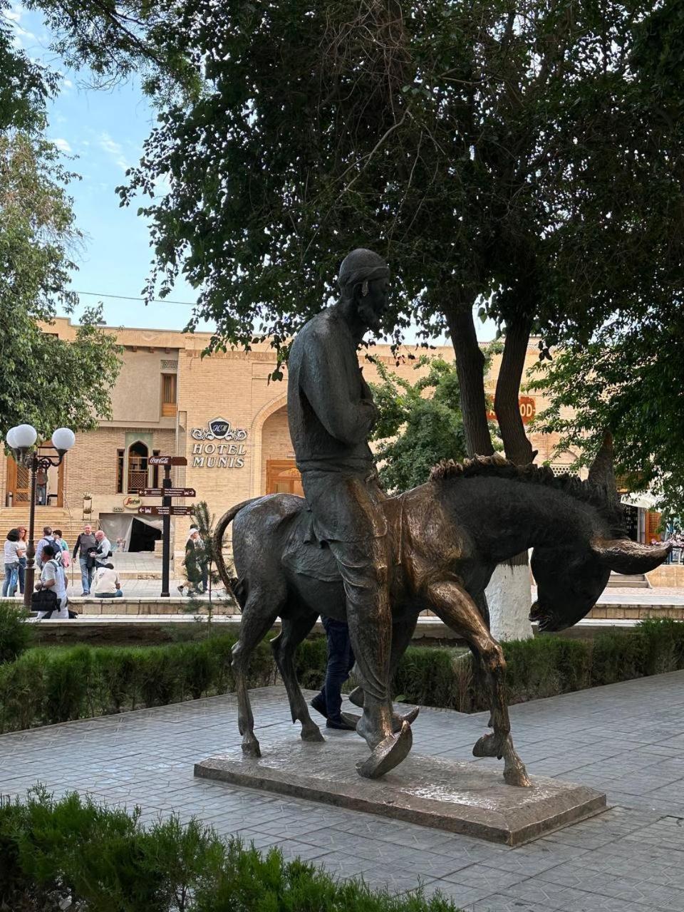 Munis Hotel بخارى المظهر الخارجي الصورة